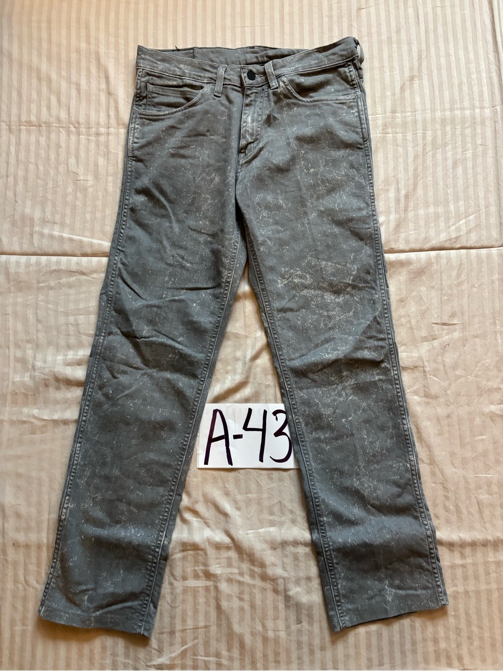 Levi’s 541 Jeans Mens 31x32 Gray Athletic Tapered Zip Fly Stone Wash Pattern